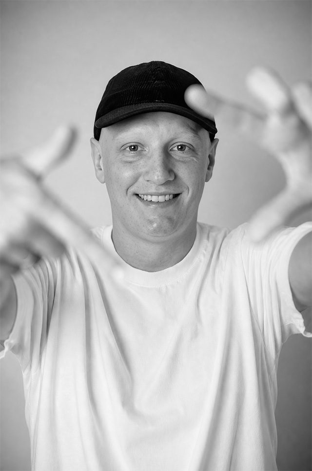 Raoul-zw-640x965